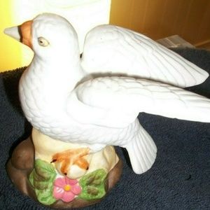 Beautiful Dove in Mint condition aprox 5" tall + FREE  homemade gift 🎁